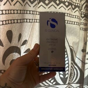 Extreme Protect SPF 30 - Silver and Blue